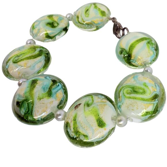 Green Swirl Glass Lamp Beaded Bracelet 6.25” Silver Tone Faux Pearls - Picture 3 of 8